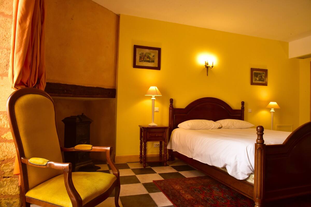 superior room | premium bedding, individually decorated, individually furnished, desk