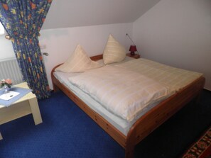 Premium bedding, individually decorated, individually furnished, desk