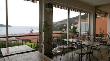 Daily buffet breakfast (EUR 15 per person)