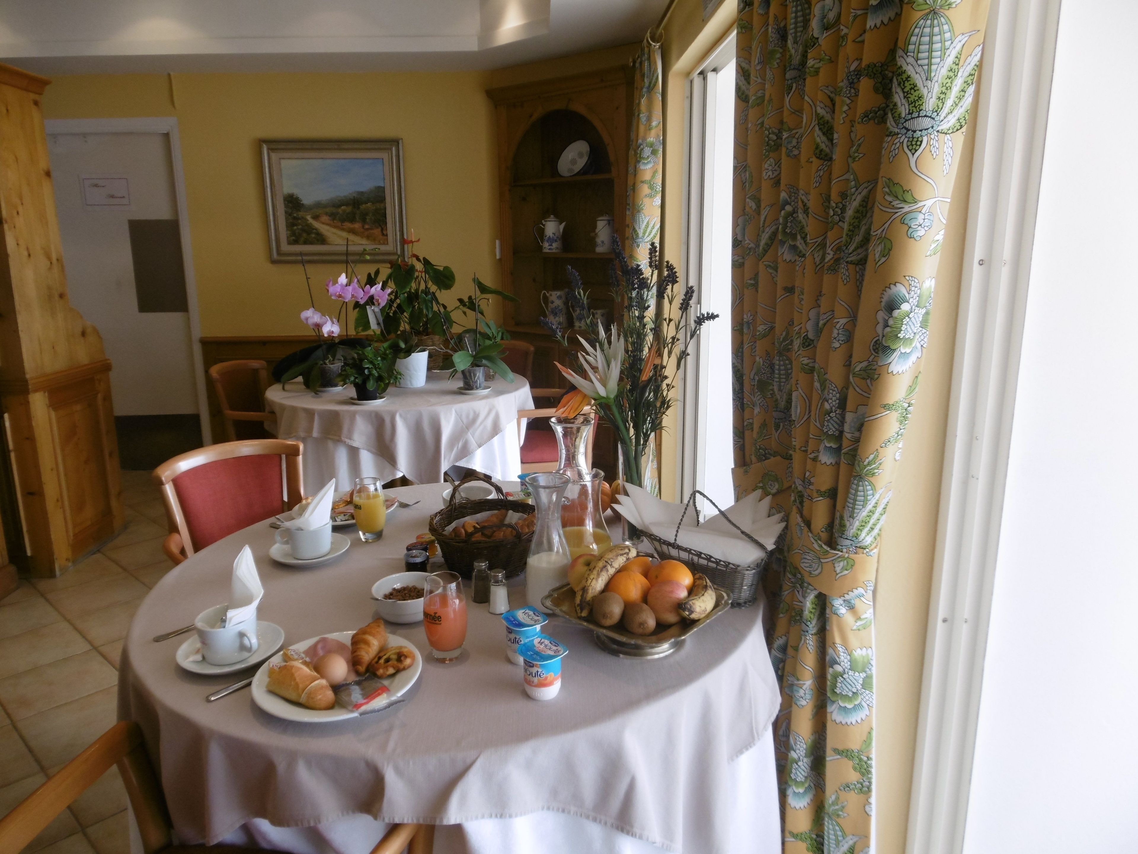 daily buffet breakfast (eur 15 per person)