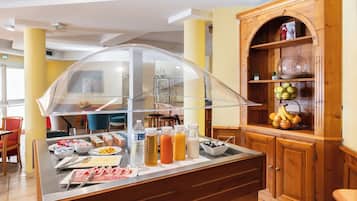 Petit déjeuner buffet servi tous les jours en supplément