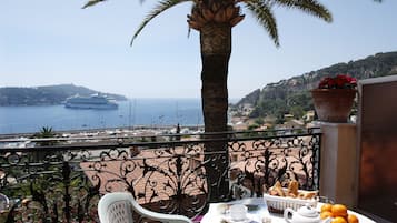 Doppelzimmer, Terrasse, Meerblick | Balkon