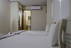 Standard Double Room | Desk, blackout curtains, free WiFi - Hotel Mateos 1215 (León)