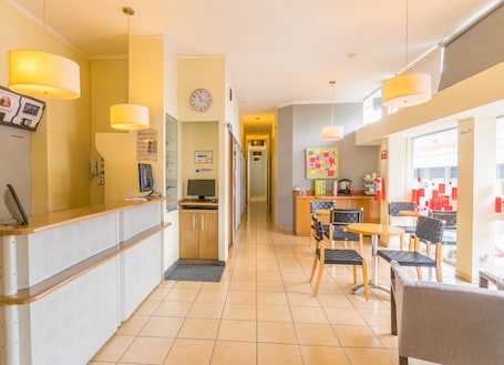 ๋งค์ผ ์ ๋ฝ์ ๋ฌด๋ฃ ์์นจ ์์ฌ ํฌํจ