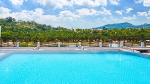 Outdoor pool - Malin Patong Hotel (Patong)