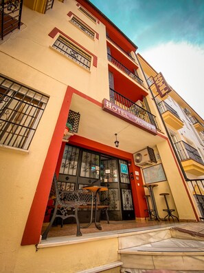 Front of property - Hotel Arunda II (Ronda)