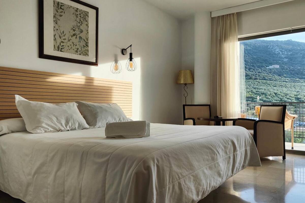 minibar, in-room safe, individually decorated, desk