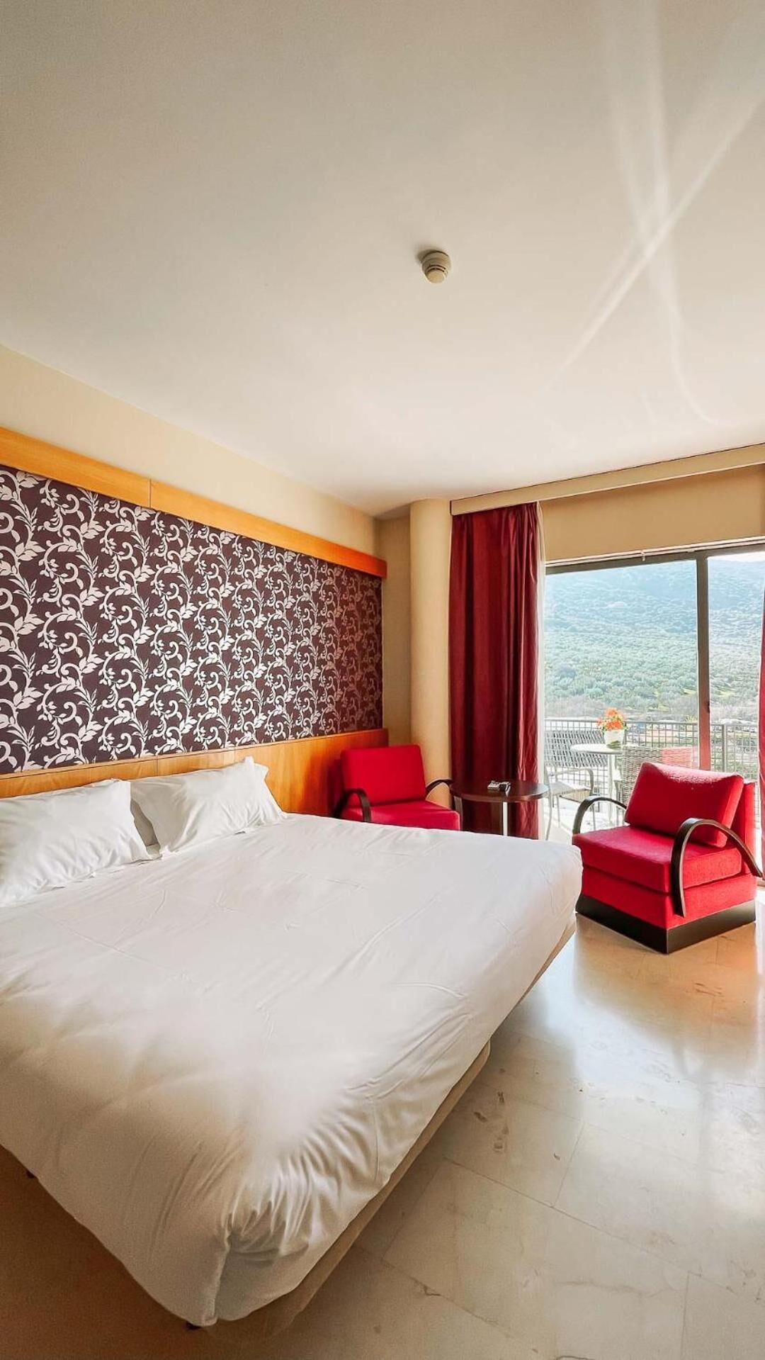 minibar, in-room safe, individually decorated, desk