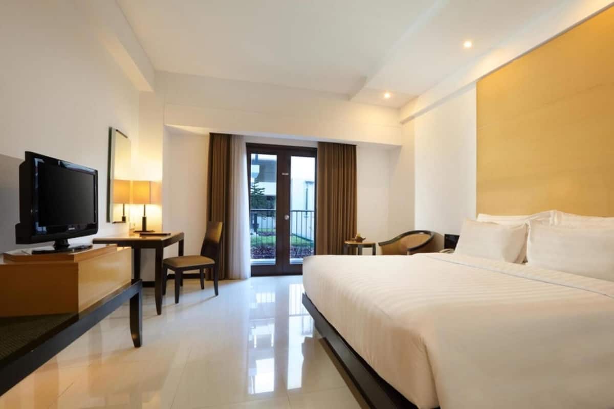 Minibar, Zimmersafe, Schreibtisch, laptopgeeigneter Arbeitsplatz