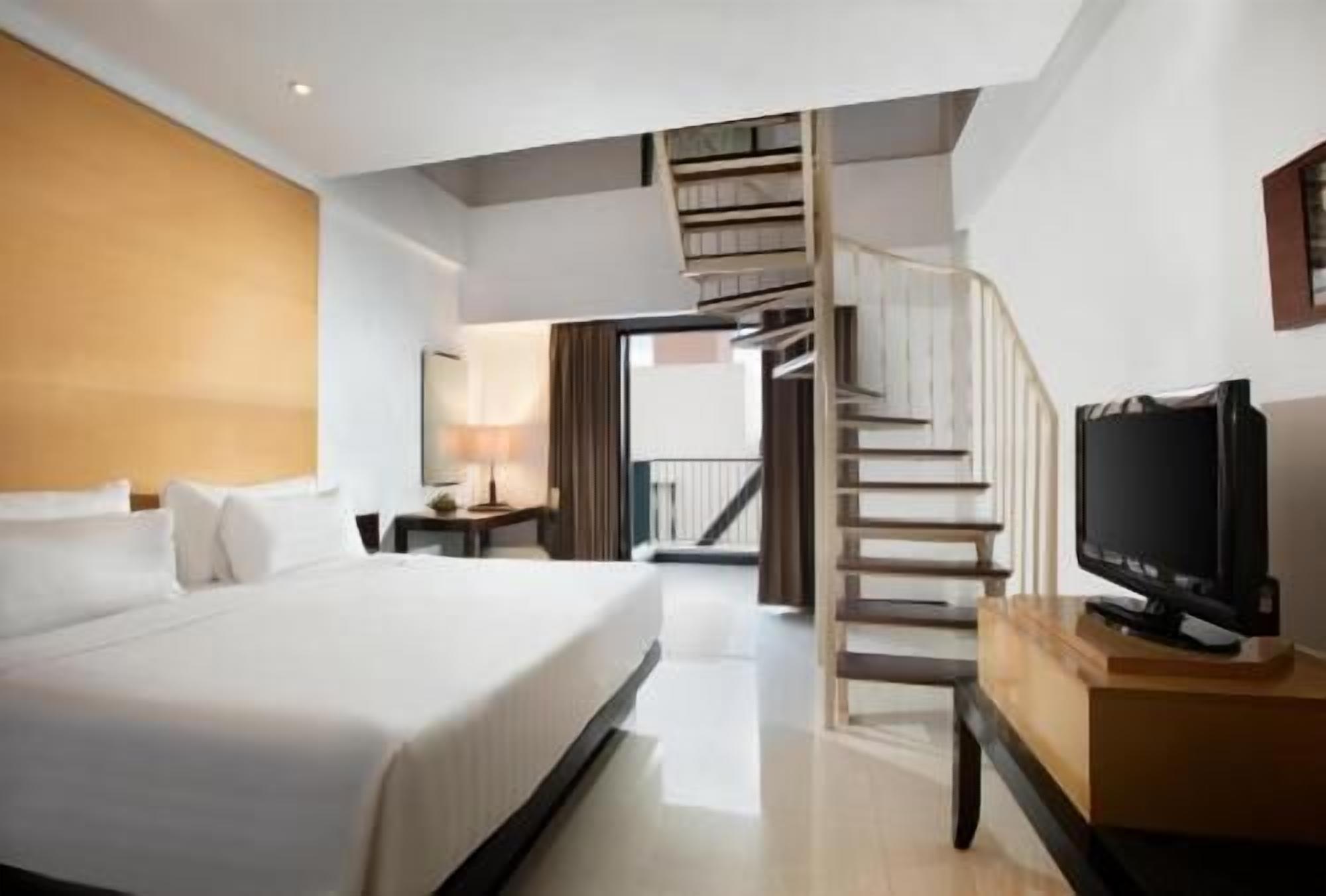 Minibar, safe på rommet, skrivebord og skrivebord for bærbar PC