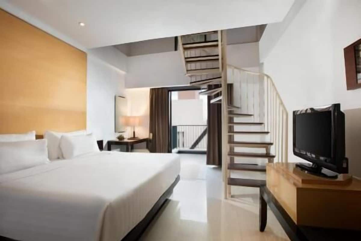 Minibar, safe på rommet, skrivebord og skrivebord for bærbar PC