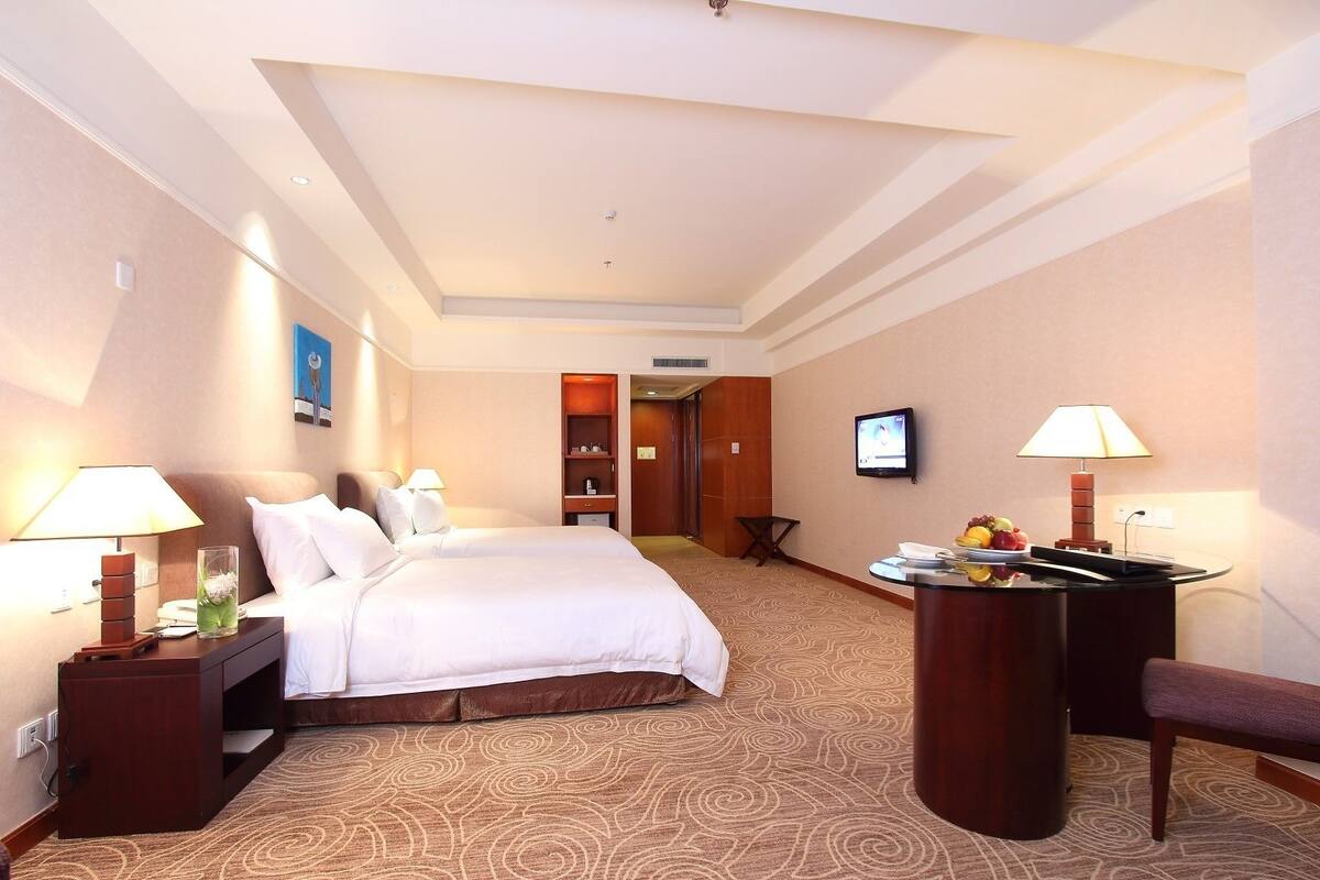 Daunenbettdecken, Minibar, Zimmersafe, individuell dekoriert