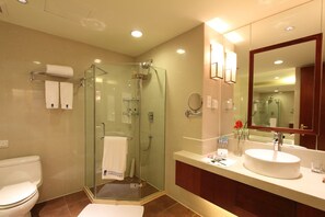 Duschwanne, Regendusche, kostenlose Toilettenartikel, Haartrockner