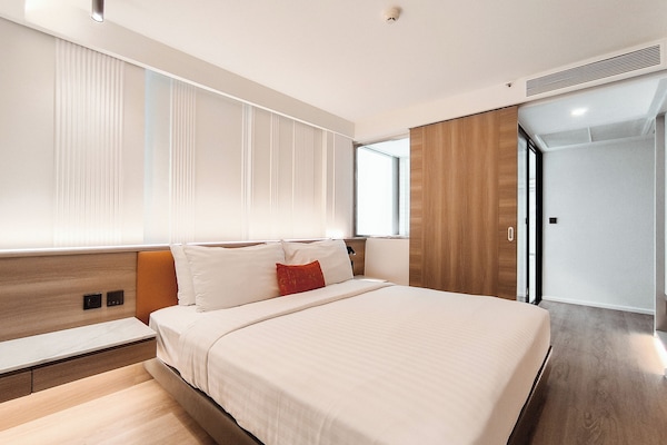 1 bedroom, down comforters, minibar, in-room safe