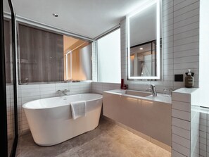 Family Suite with Bunkbed | Kamar mandi | Perlengkapan mandi gratis, pengering rambut, jubah mandi, dan kloset