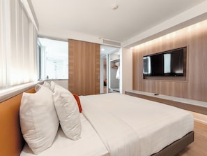 Down duvets, minibar, in-room safe, desk - Citrus Sukhumvit 13 Nana Bangkok by Compass Hospitality (Bangkok)