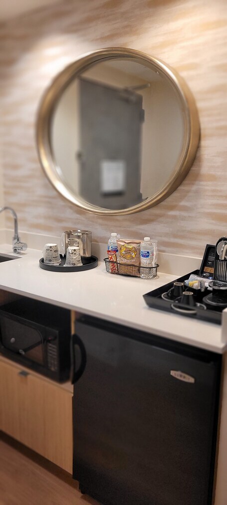 Hampton Inn Suites Miami Brickell Downtown - Image 11