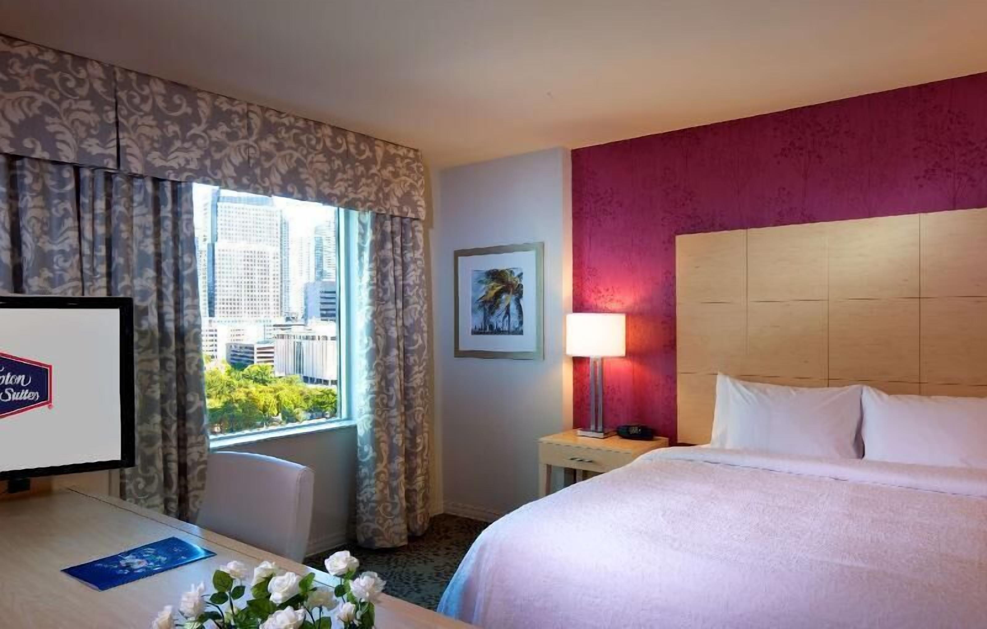 Hypo-allergenic bedding, in-room safe, desk, blackout curtains