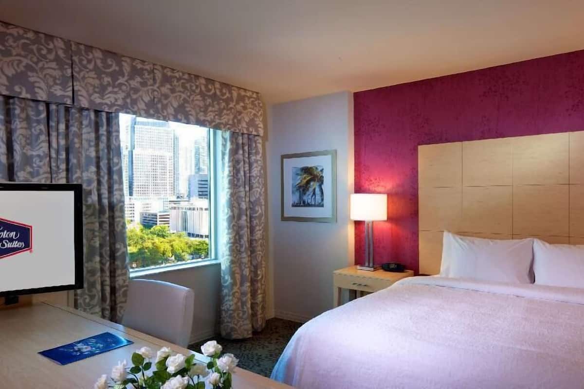 Hypo-allergenic bedding, in-room safe, desk, blackout drapes