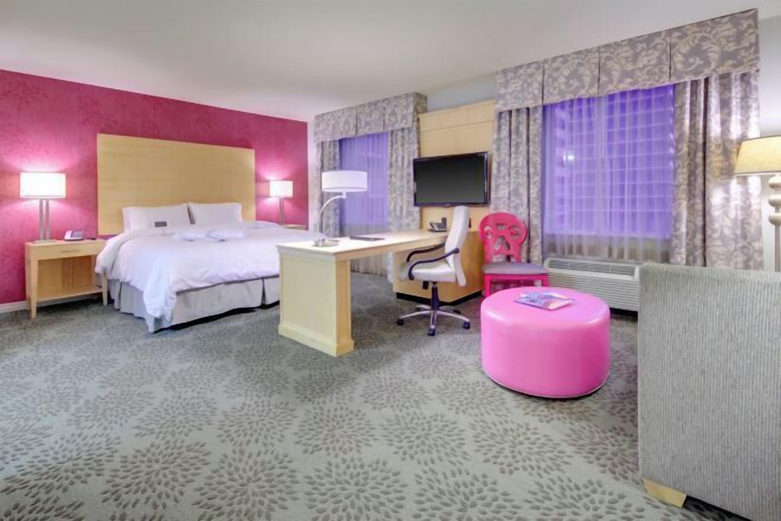 Hypo-allergenic bedding, in-room safe, desk, blackout drapes