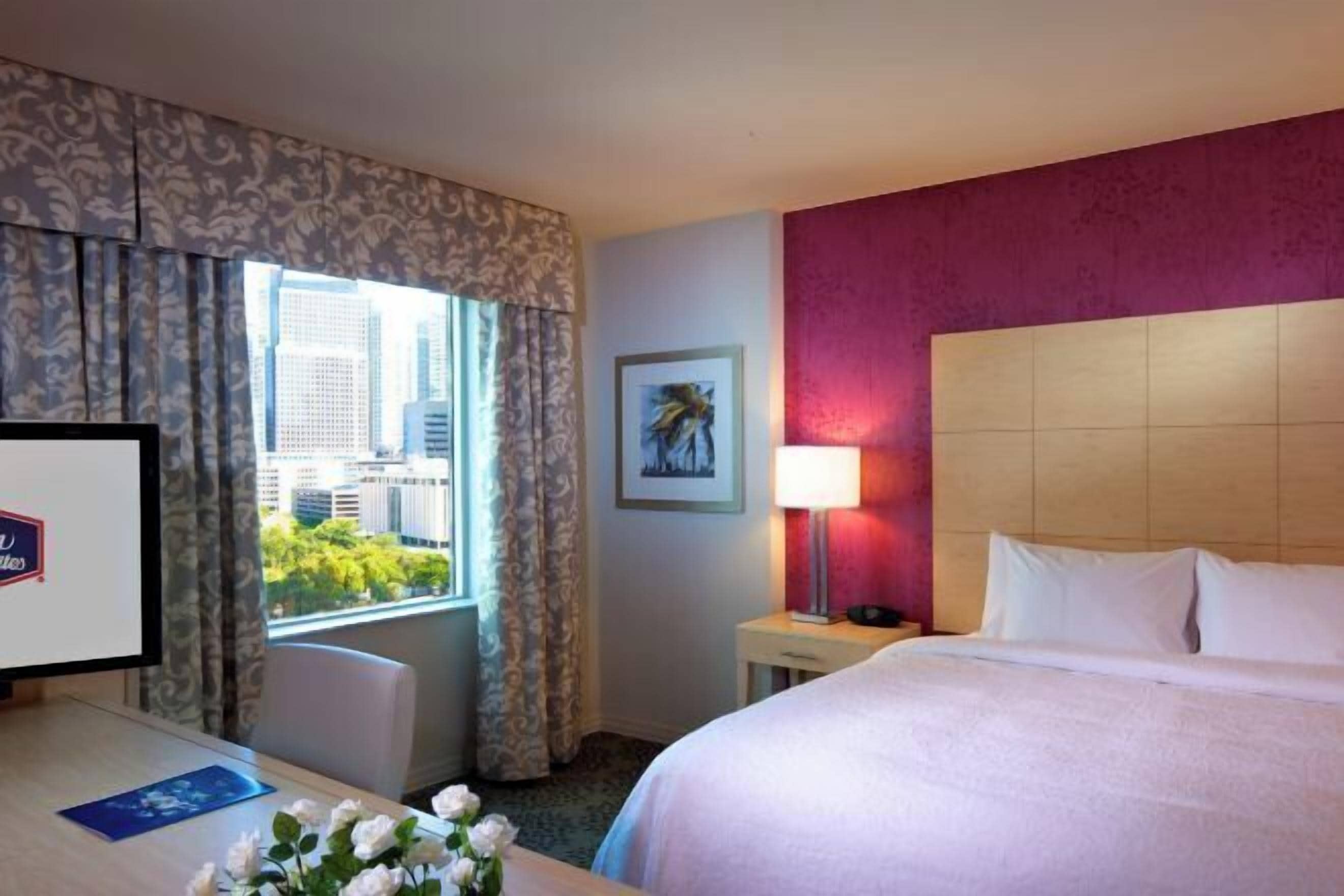 Hypo-allergenic bedding, in-room safe, desk, blackout drapes