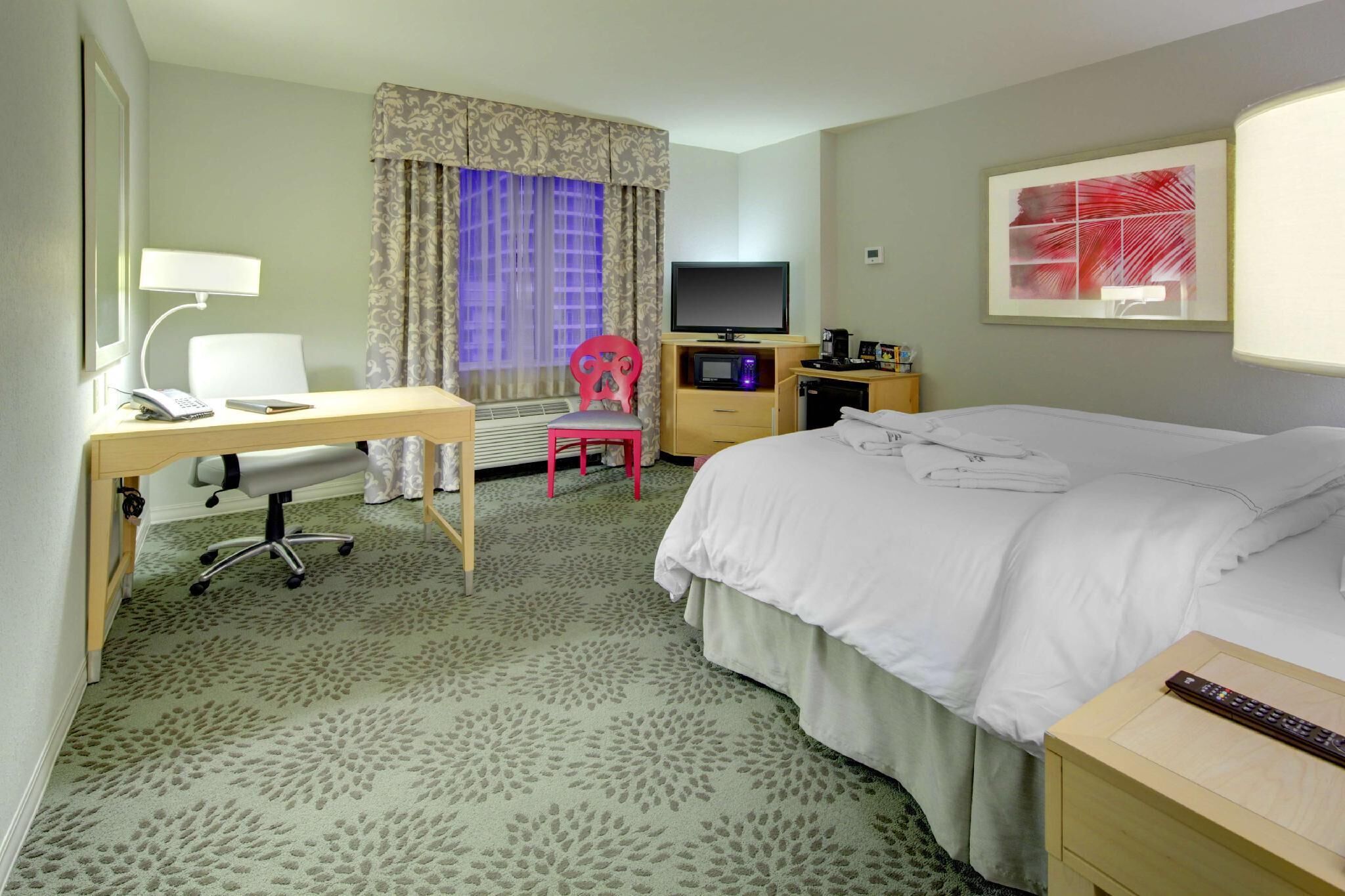 Hypo-allergenic bedding, in-room safe, desk, blackout curtains