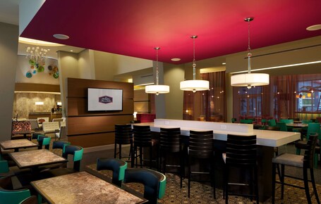 Hampton Inn Suites Miami Brickell Downtown - Image 47