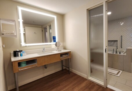 Hampton Inn Suites Miami Brickell Downtown - Image 92