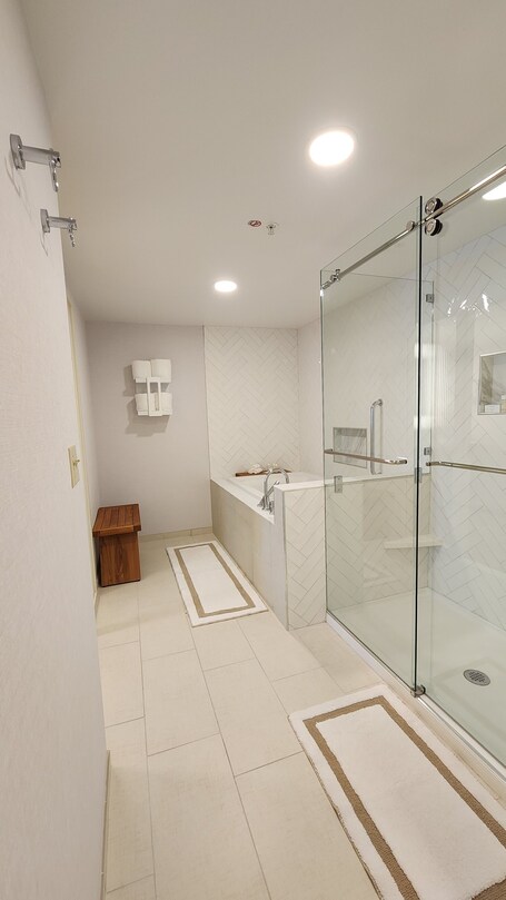 Hampton Inn Suites Miami Brickell Downtown - Image 60