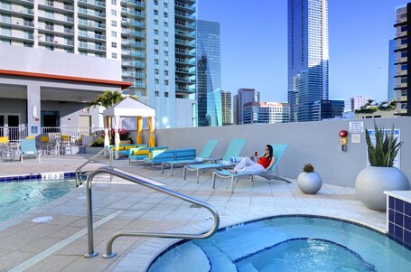 Hampton Inn Suites Miami Brickell Downtown - Image 28