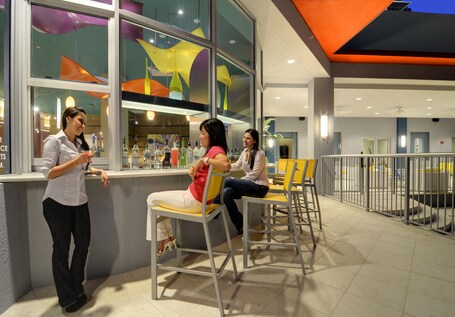 Hampton Inn Suites Miami Brickell Downtown - Image 7
