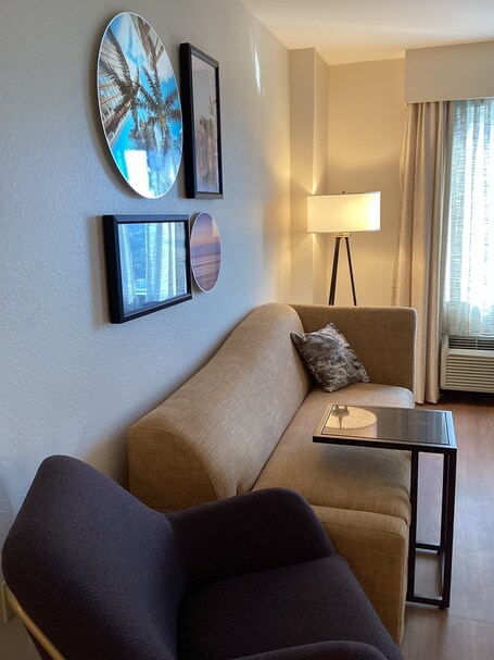 Hampton Inn Suites Miami Brickell Downtown - Image 10