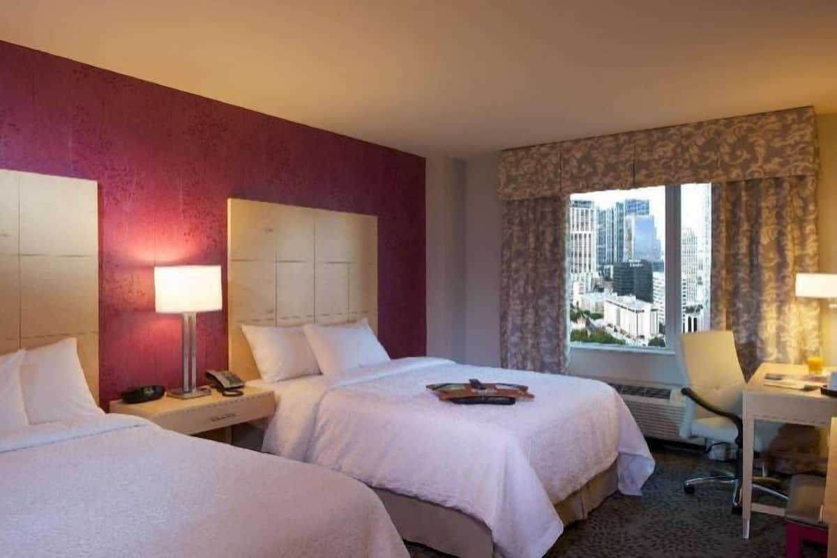 Hypo-allergenic bedding, in-room safe, desk, blackout drapes