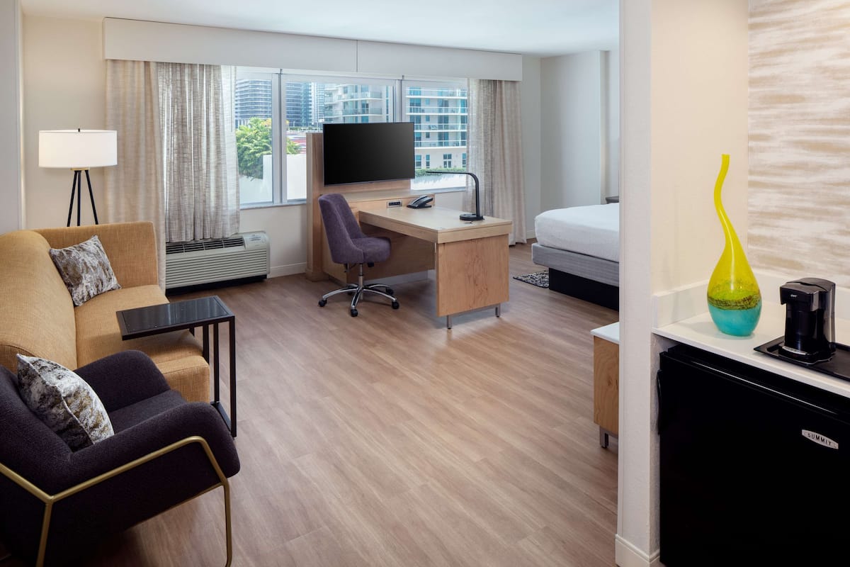Hypo-allergenic bedding available, in-room safe, desk, blackout drapes