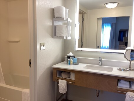Hampton Inn Suites Miami Brickell Downtown - Image 80