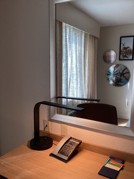 Hampton Inn Suites Miami Brickell Downtown - Image 26