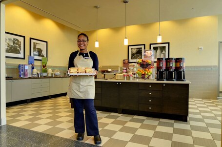 Hampton Inn Suites Miami Brickell Downtown - Image 35