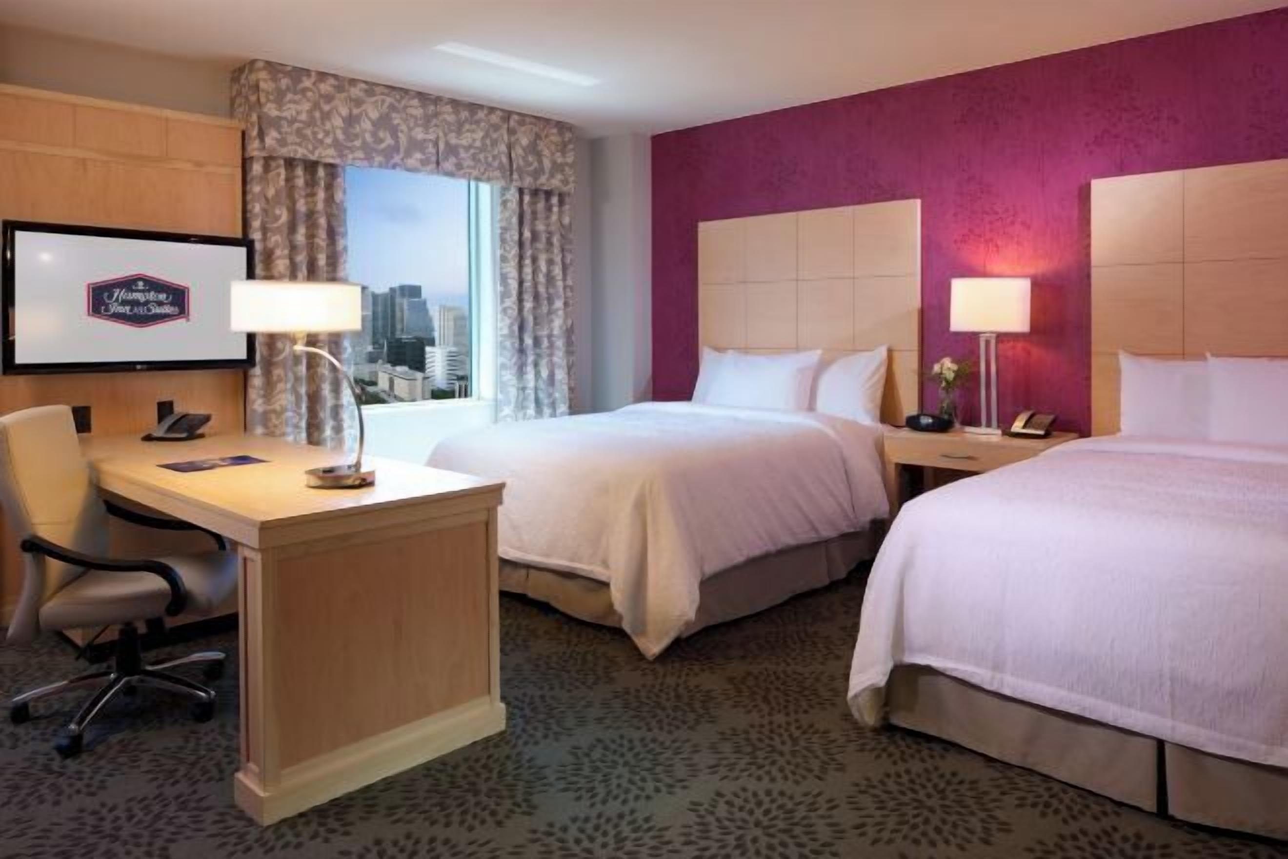 Hypo-allergenic bedding, in-room safe, desk, blackout drapes