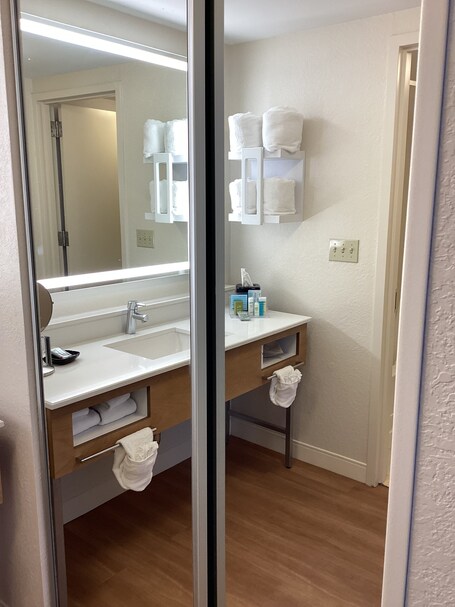 Hampton Inn Suites Miami Brickell Downtown - Image 77