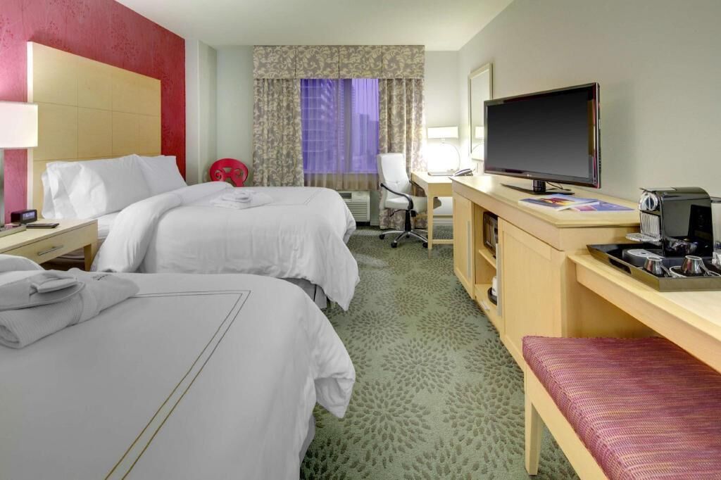 Hypo-allergenic bedding, in-room safe, desk, blackout curtains