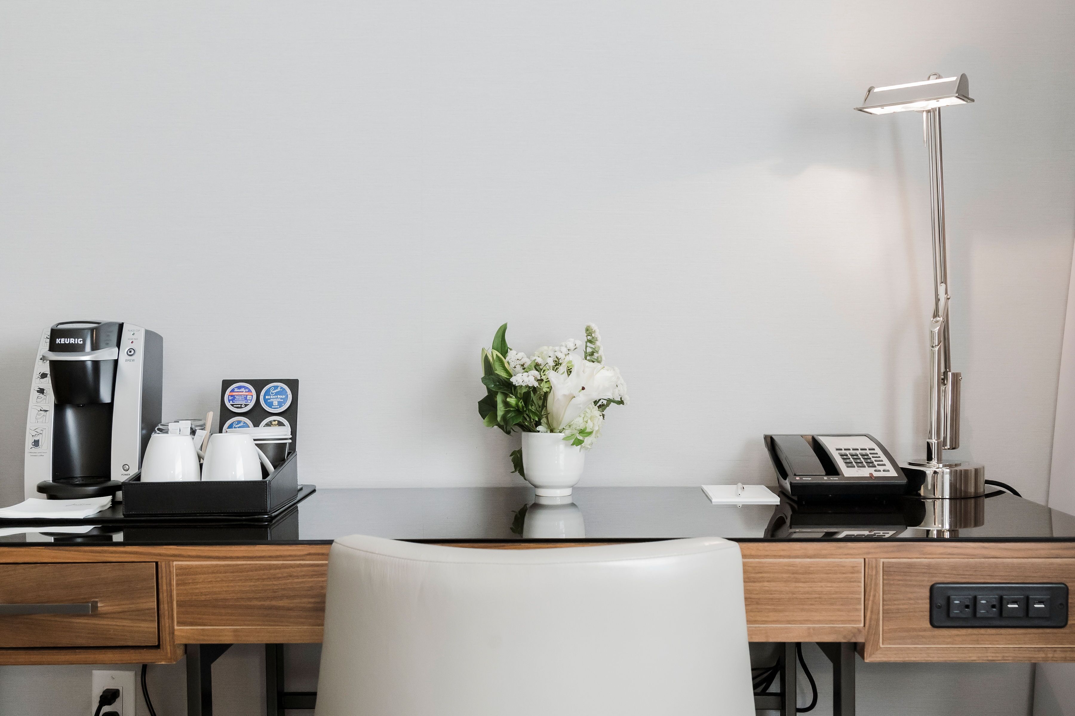 classic room, 1 king bed, city view | room amenity