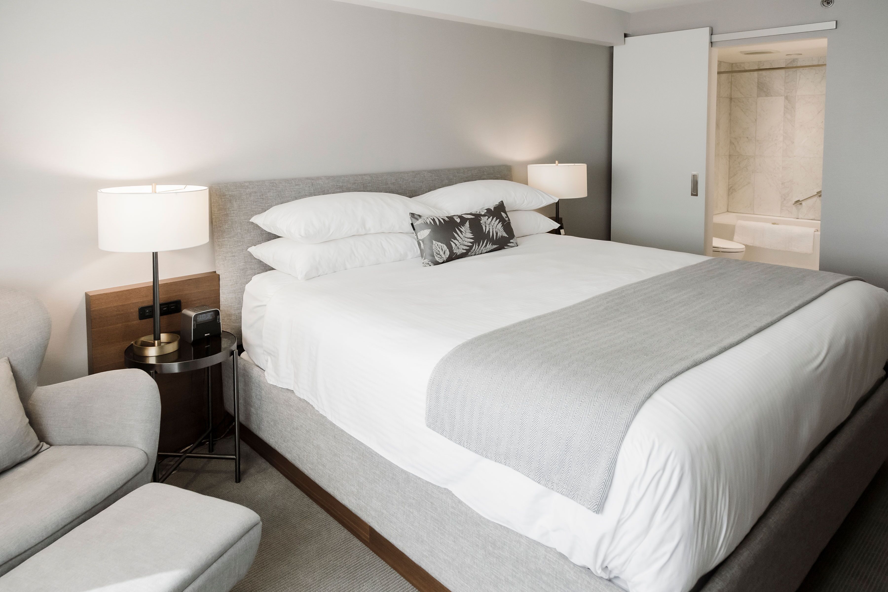 classic room, 1 king bed, city view | 1 bedroom, premium bedding, minibar, in-room safe