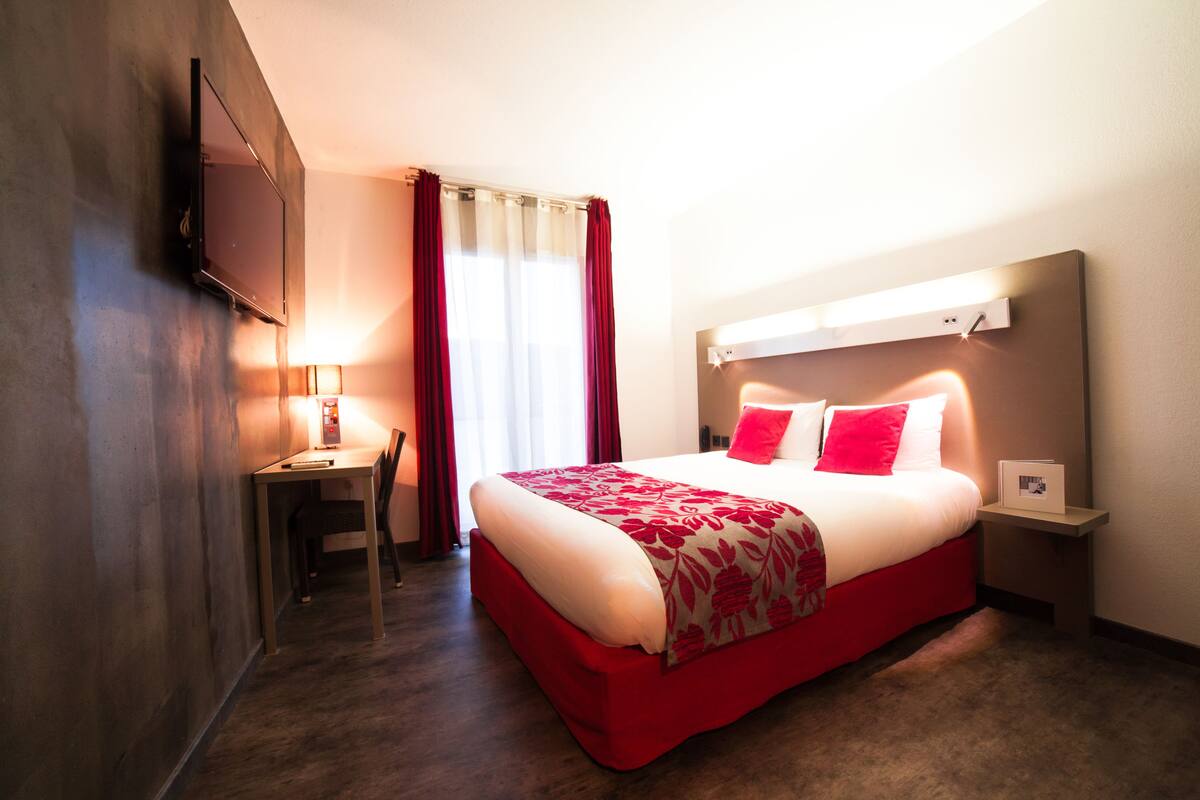 1 bedroom, premium bedding, in-room safe, desk