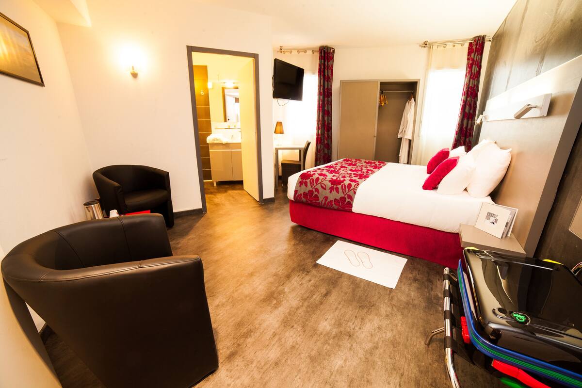 Superior Double Room | 1 bedroom, premium bedding, in-room safe, desk