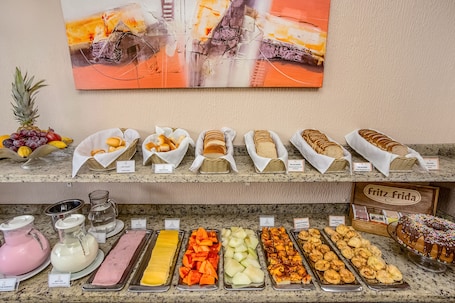 Free daily buffet breakfast