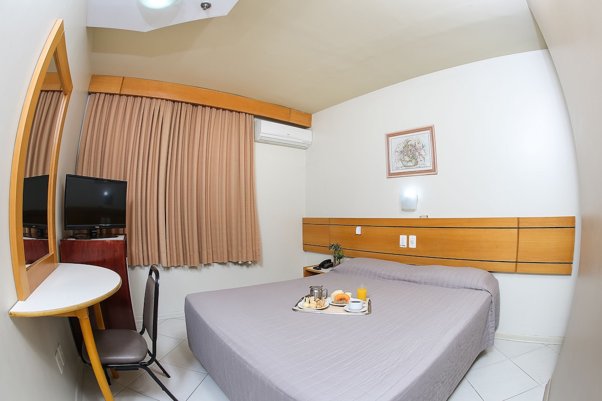 Minibar, wifi gratis, ropa de cama