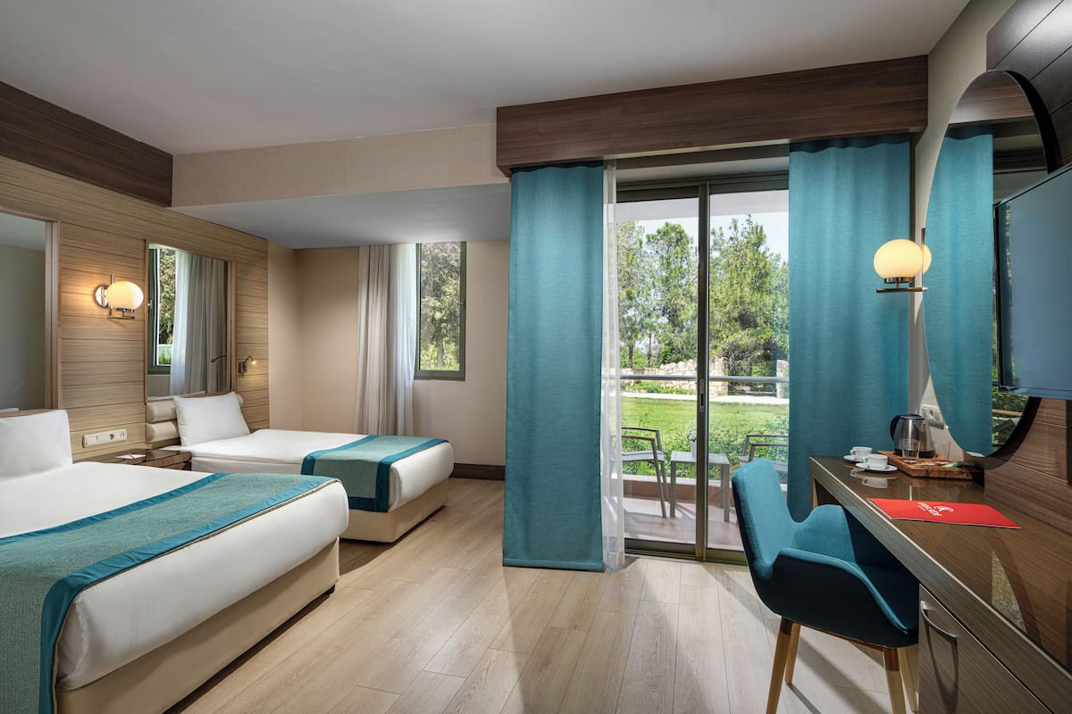 1 bedroom, free minibar, desk, laptop workspace