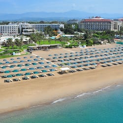 Private beach, sun-loungers, beach umbrellas, beach towels