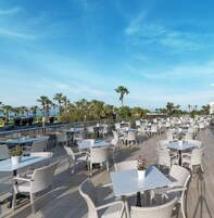 4 restaurantes; se sirve desayuno, almuerzo y cena; cocina internacional