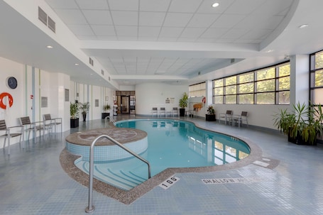 Una piscina cubierta. C Hotel by Carmen's, BW Premier Collection